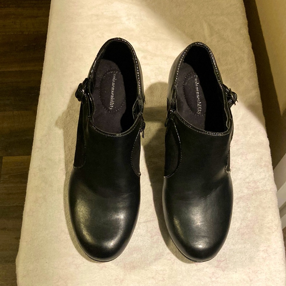 Sole Senseability Women’s Black Ankle Booties